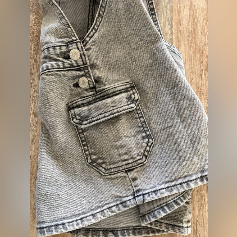 Cat & Jack Girls Overall Dress / Skirt in Gray Wash Denim, Size XS 4/5 - Picture 5 of 9